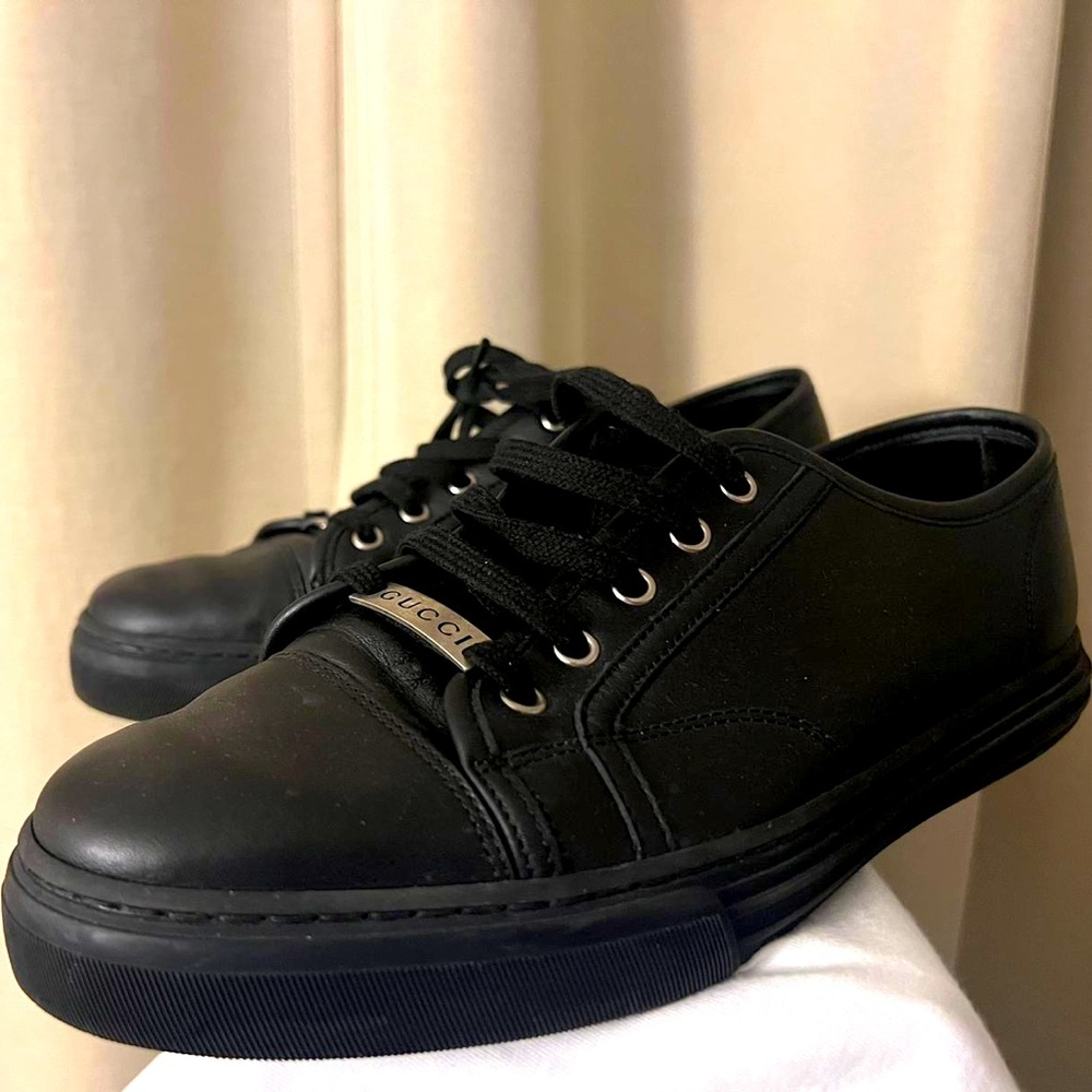 GUCCI-Black sneakers, decent condition, comfortable and great for going out.